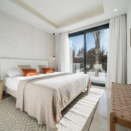 Gorgeous Del Pinar Villa *