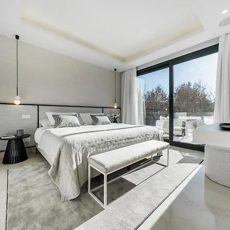 Villa Gorgeous Del Pinar Estepona