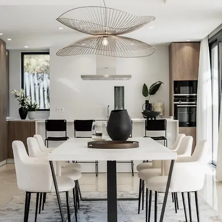 Villa Gorgeous Del Pinar Estepona